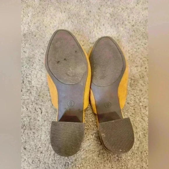 Size 8 Suede Slip On Low Heels Closed Toe Brown Yellow - Picture 3 of 3